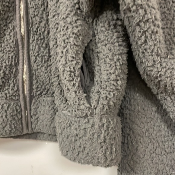 GRAY HOLLISTER WOMENS SHERPA FLEECE JACKET, SIZE SMALL, ZIPPER FRONT,  POCKETS - Picture 6 of 8